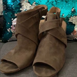 Worn once high heels